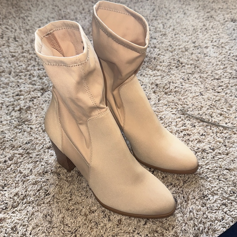 FOREVER 21 Booties - Picture 2 of 6